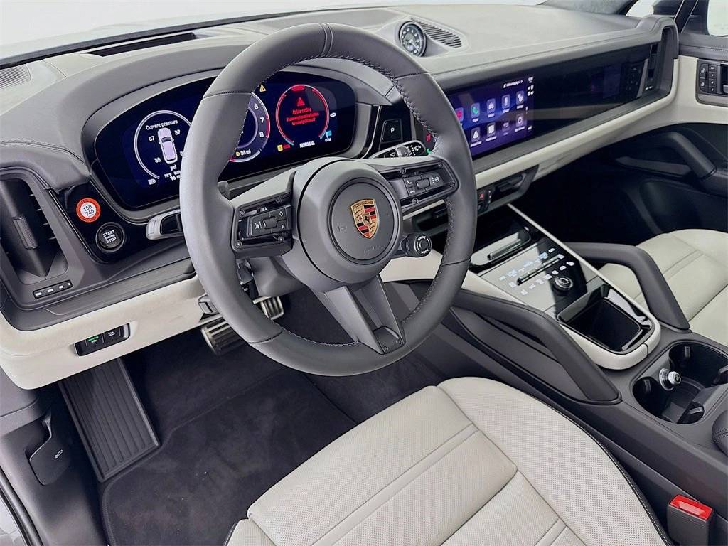 2026 Porsche Cayenne GTS photo 4
