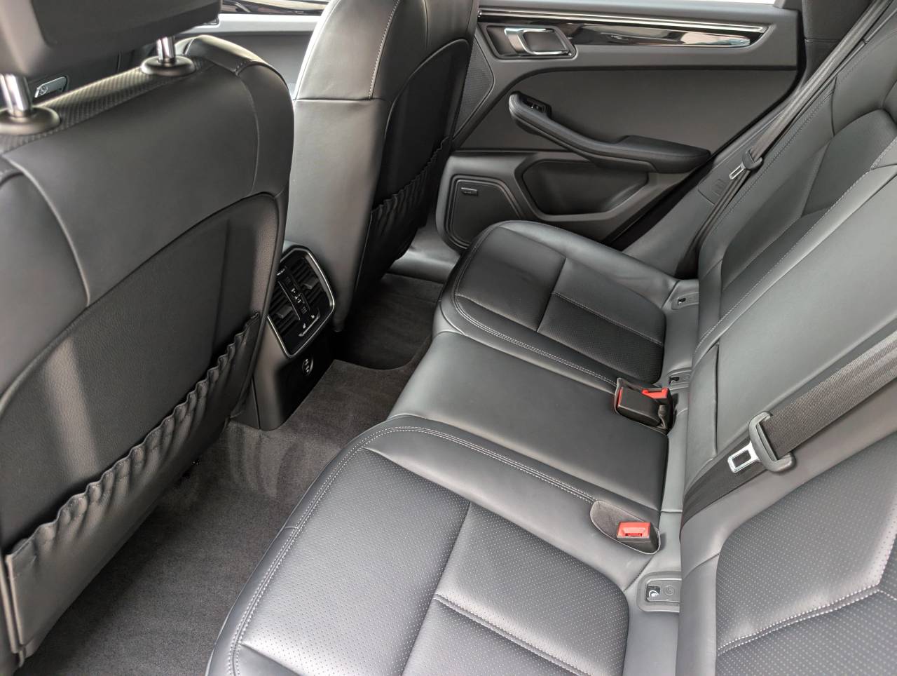 2025 Porsche Macan - Photo 21