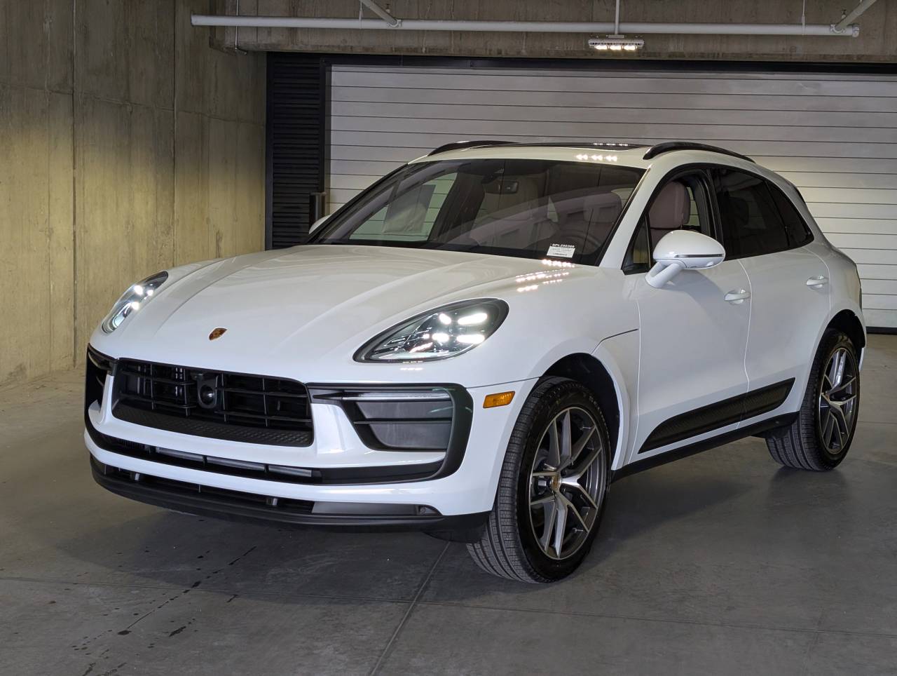 2025 Porsche Macan's photo