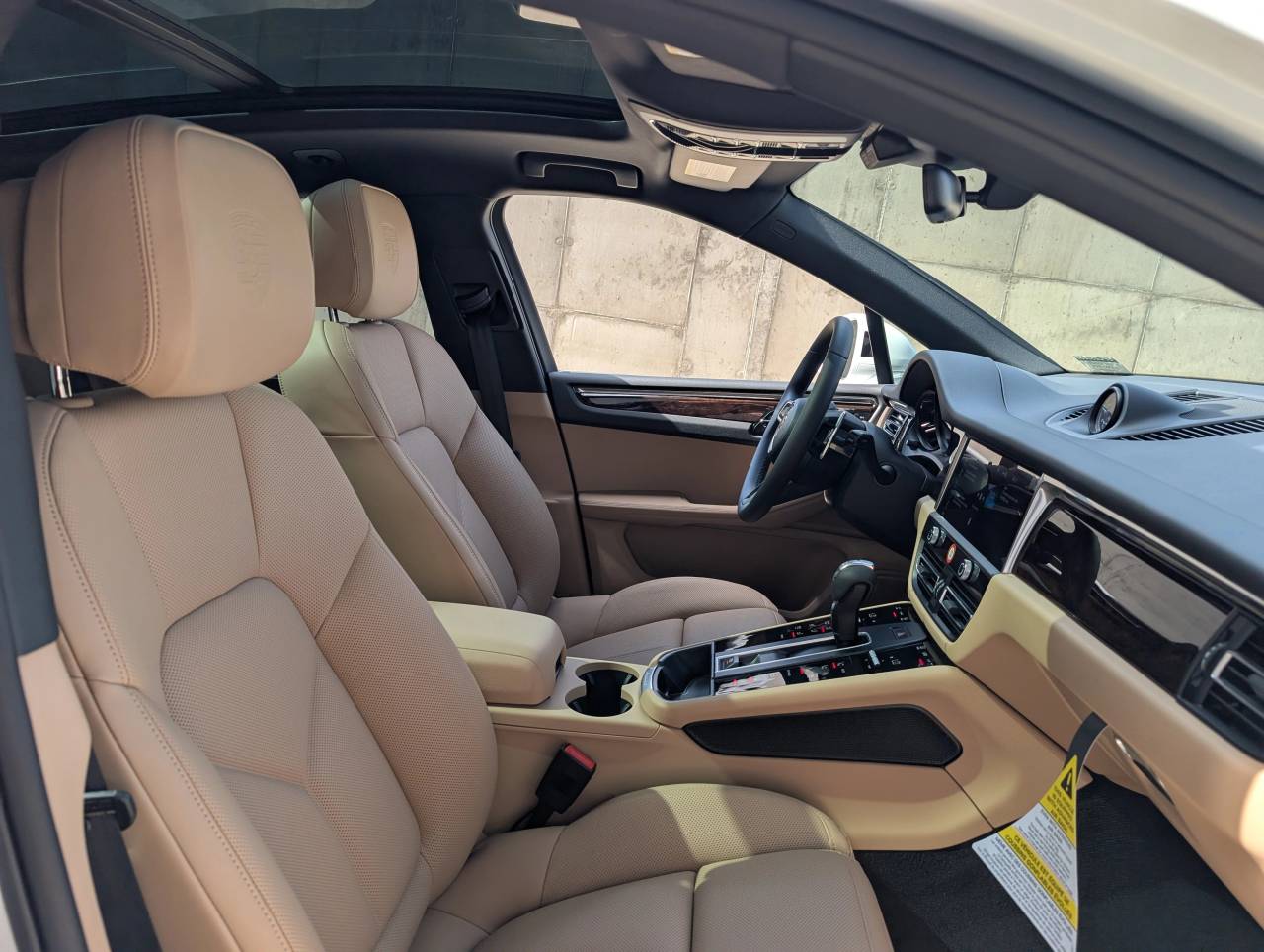 2025 Porsche Macan - Photo 28