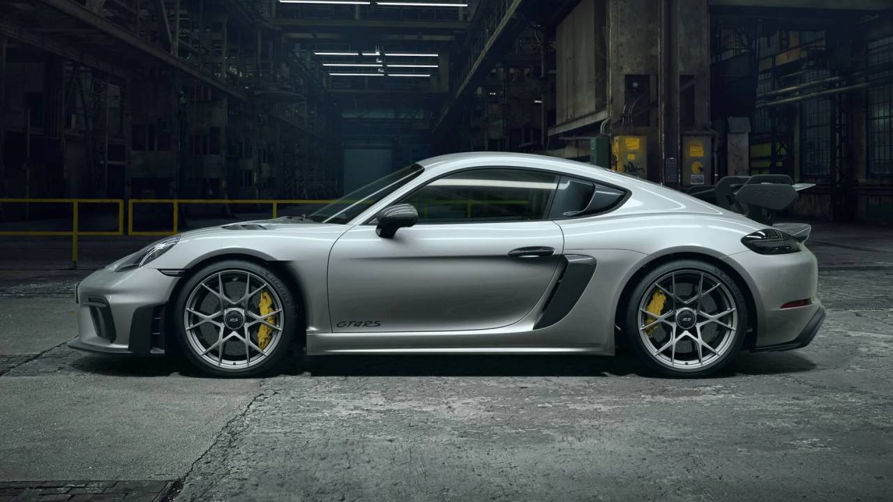 2024 Porsche Cayman GT4 RS photo 2