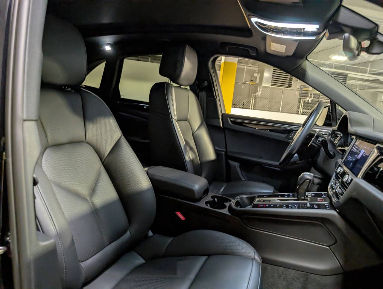 2025 Porsche Macan - Photo 21