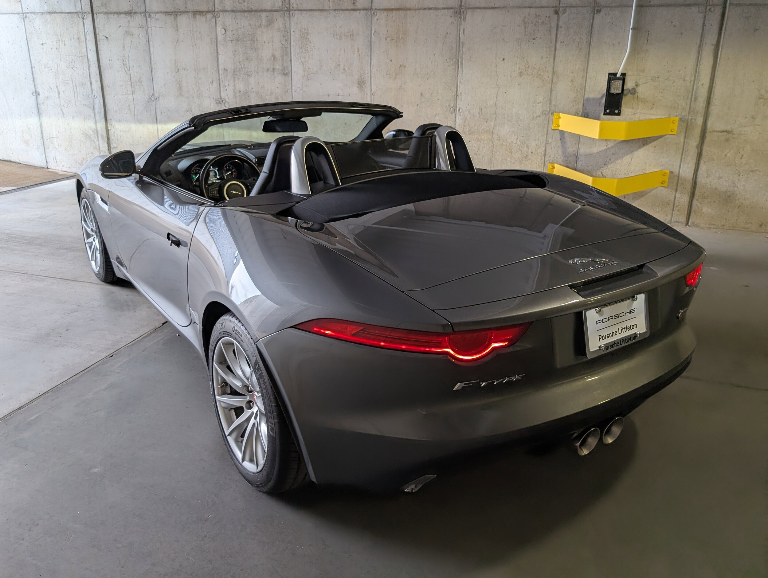 2016 Jaguar F-TYPE photo 3