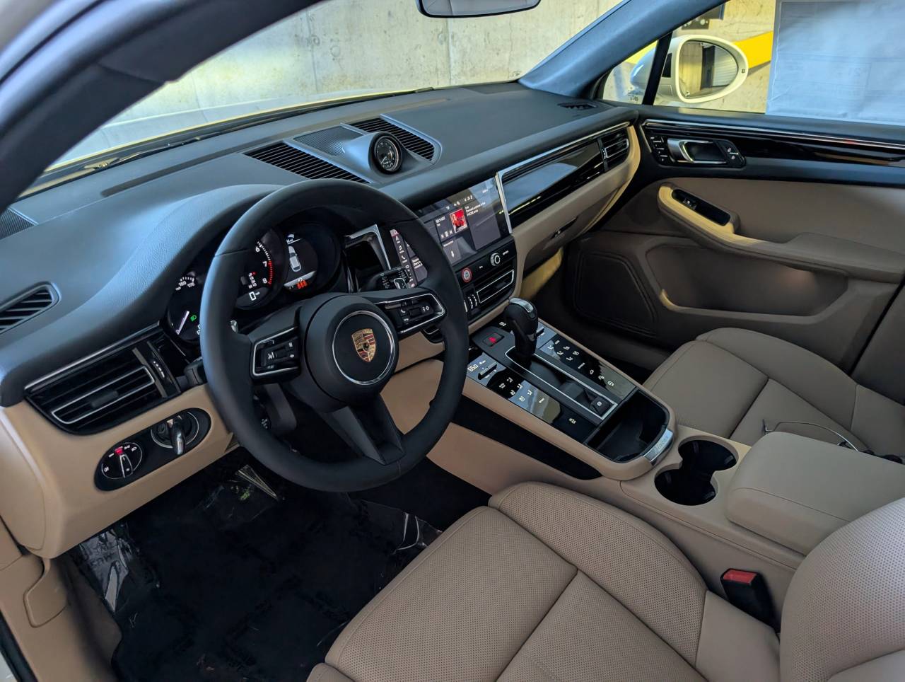 2026 Porsche Macan T photo 4