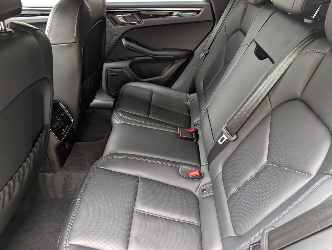 2025 Porsche Macan - Photo 22