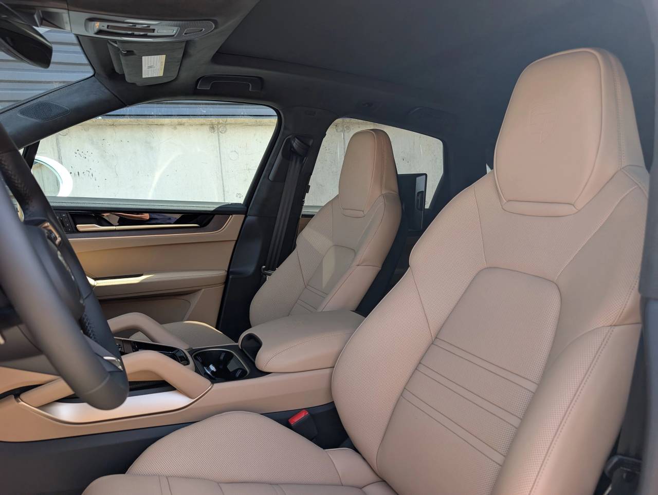 2025 Porsche Cayenne Turbo E-Hybrid photo 4