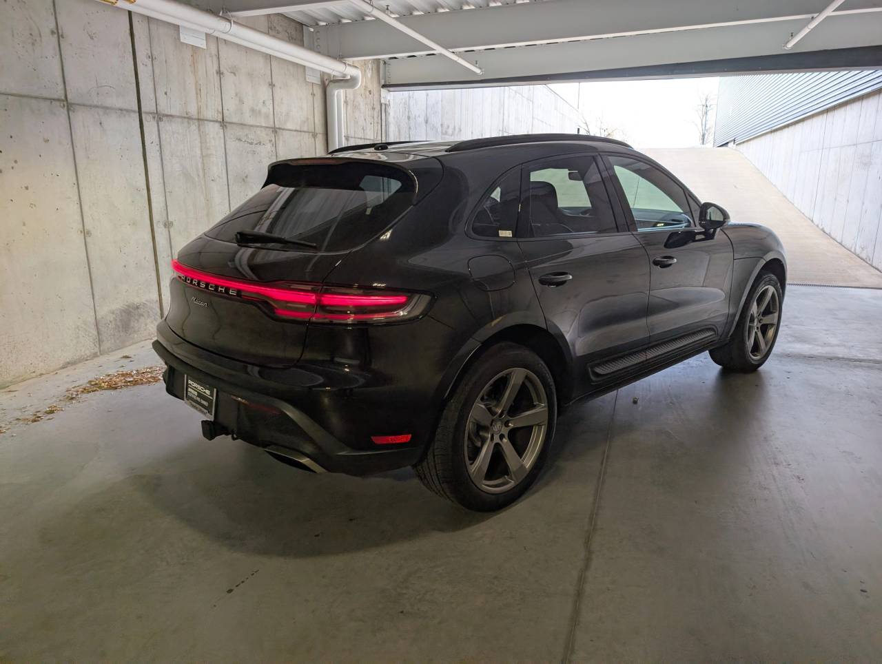 2025 Porsche Macan - Photo 9