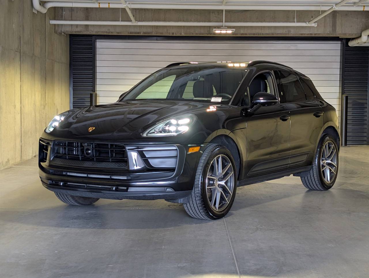 2025 Porsche Macan's photo