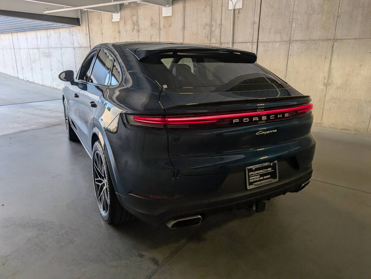 2024 Porsche Cayenne photo 3