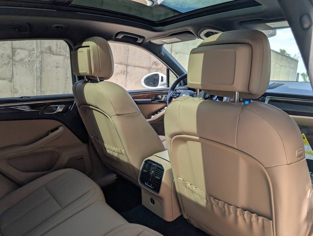 2025 Porsche Macan - Photo 26