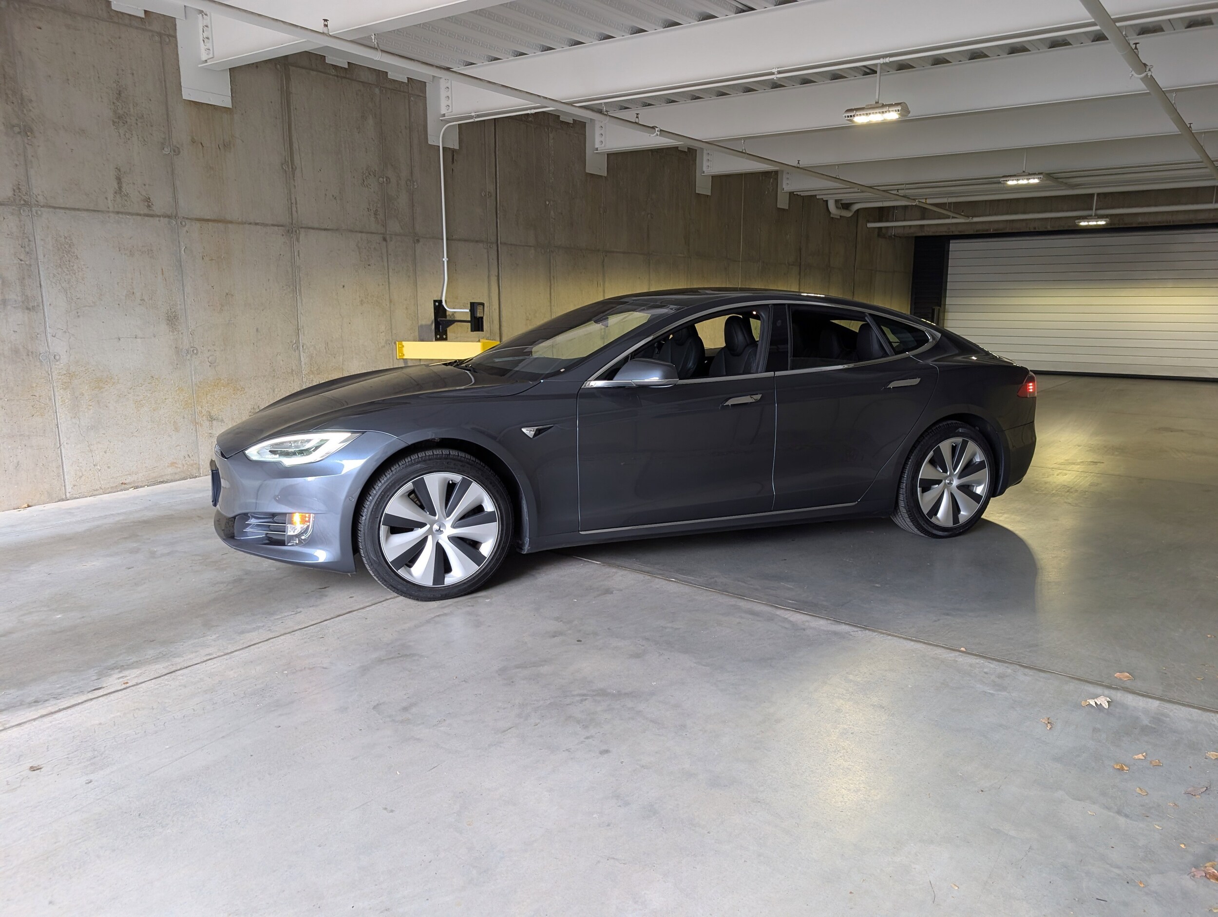 2020 Tesla Model S Long Range Plus photo 2