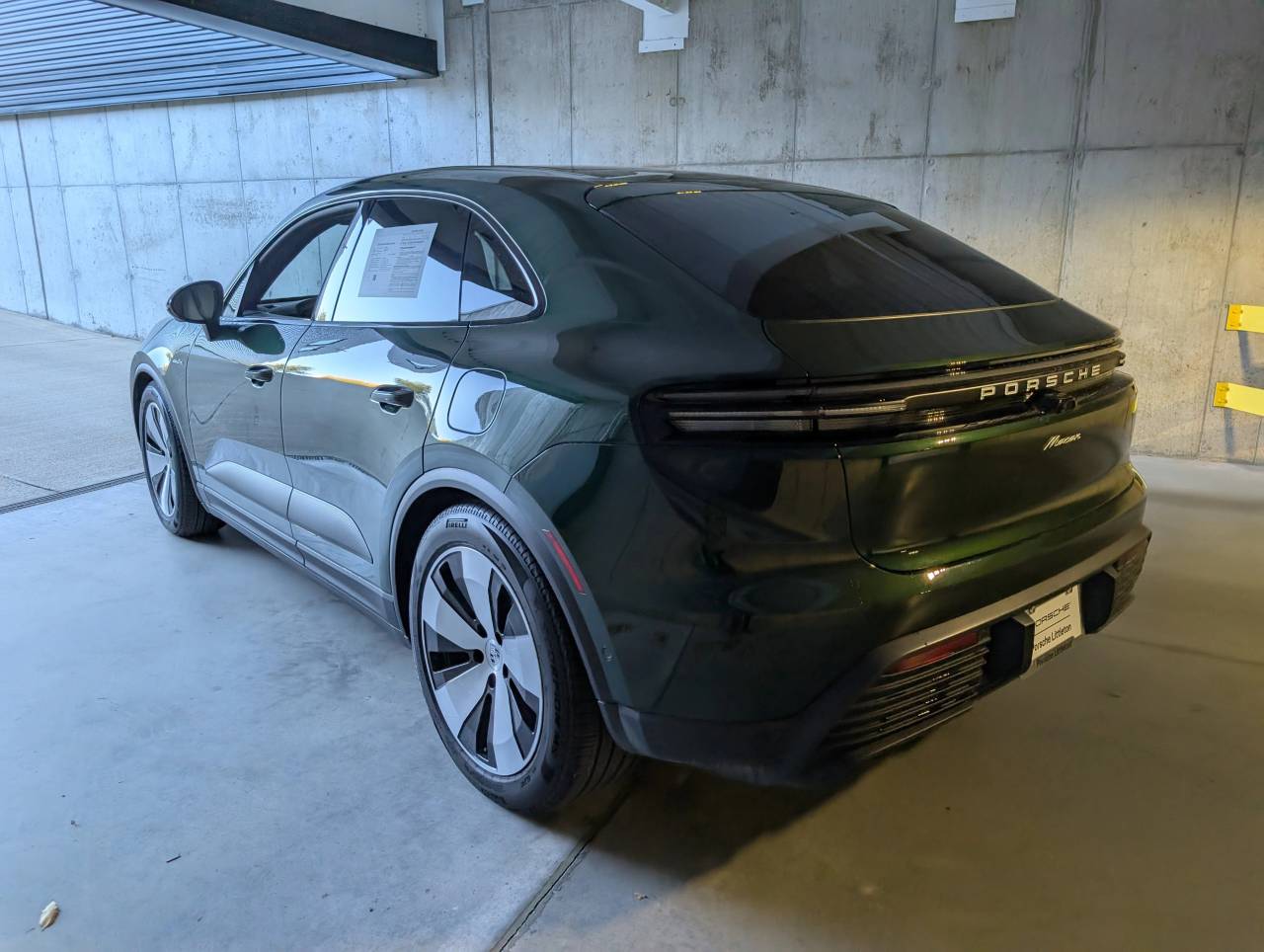 2025 Porsche Macan Electric photo 3