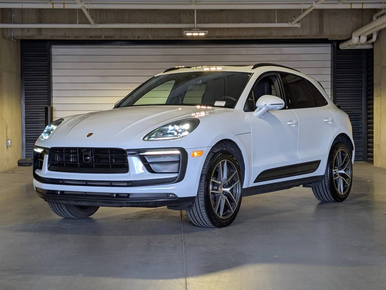 2025 Porsche Macan's photo