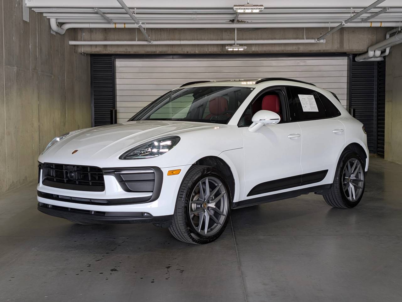 2026 Porsche Macan -'s photo