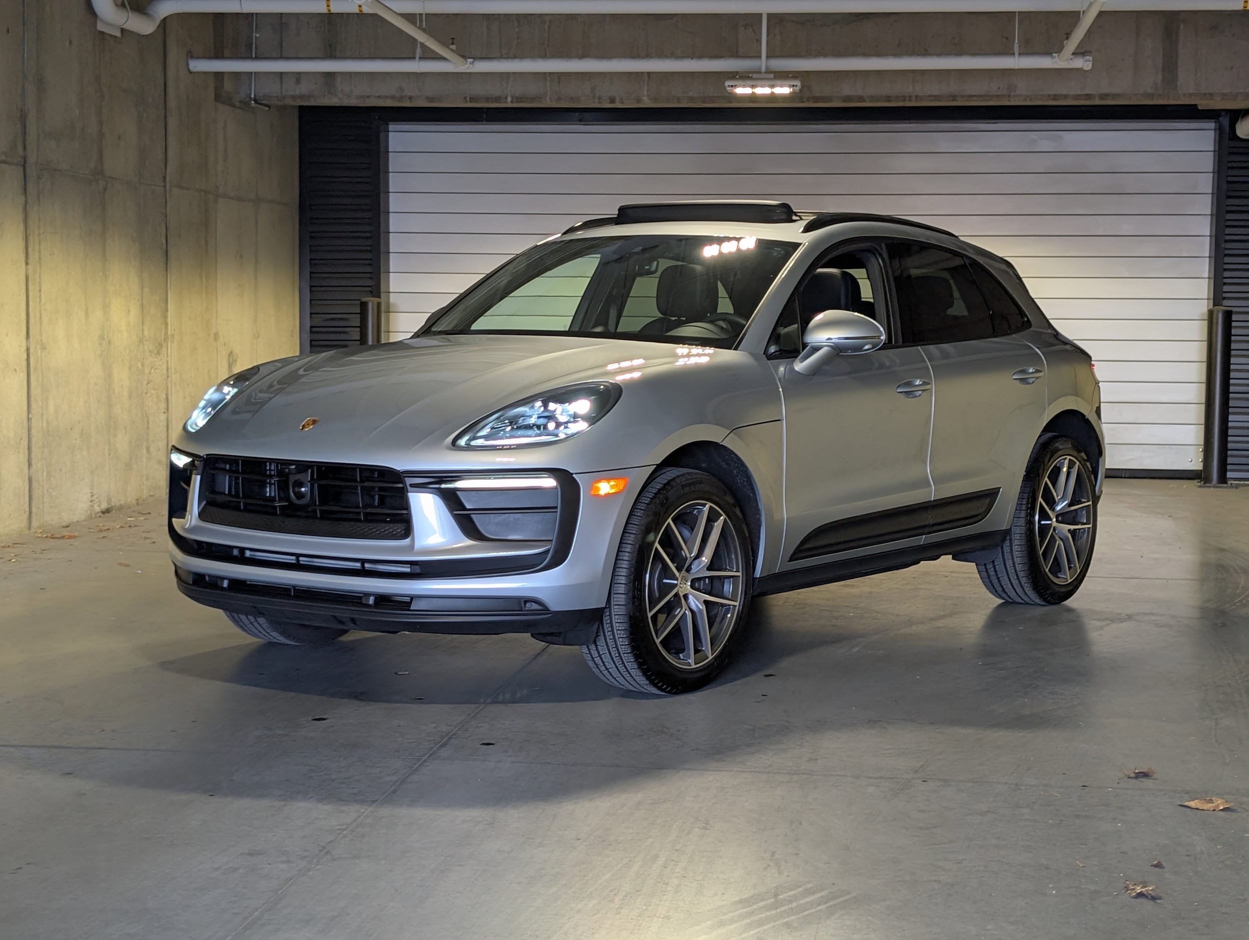 2025 Porsche Macan's photo