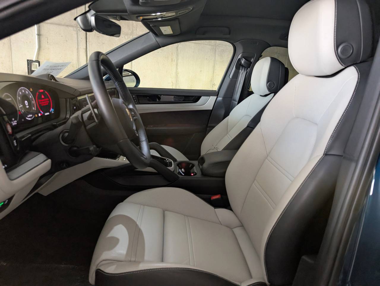 2024 Porsche Cayenne photo 4