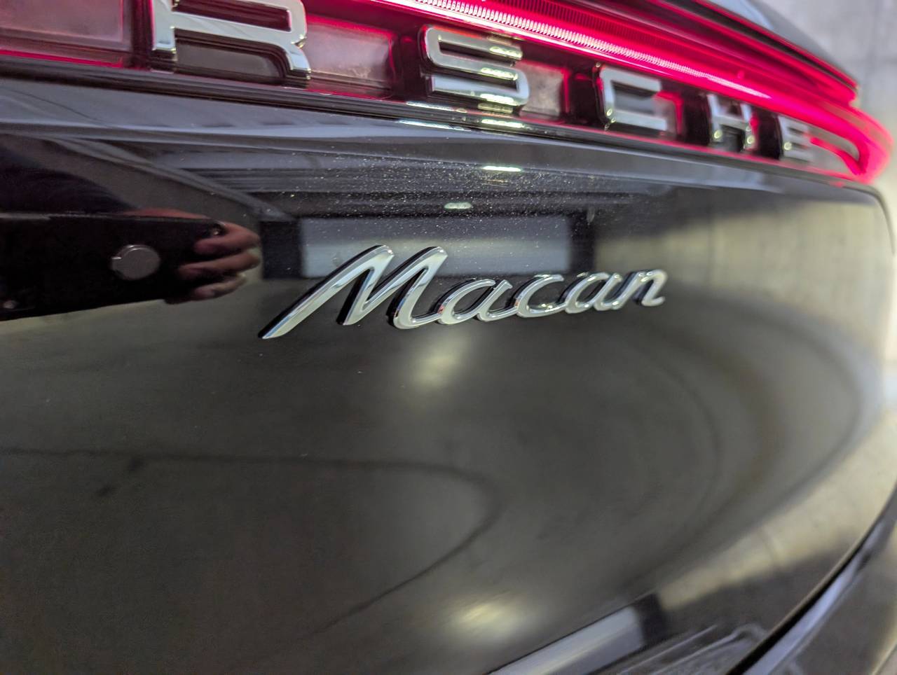 2025 Porsche Macan - Photo 17