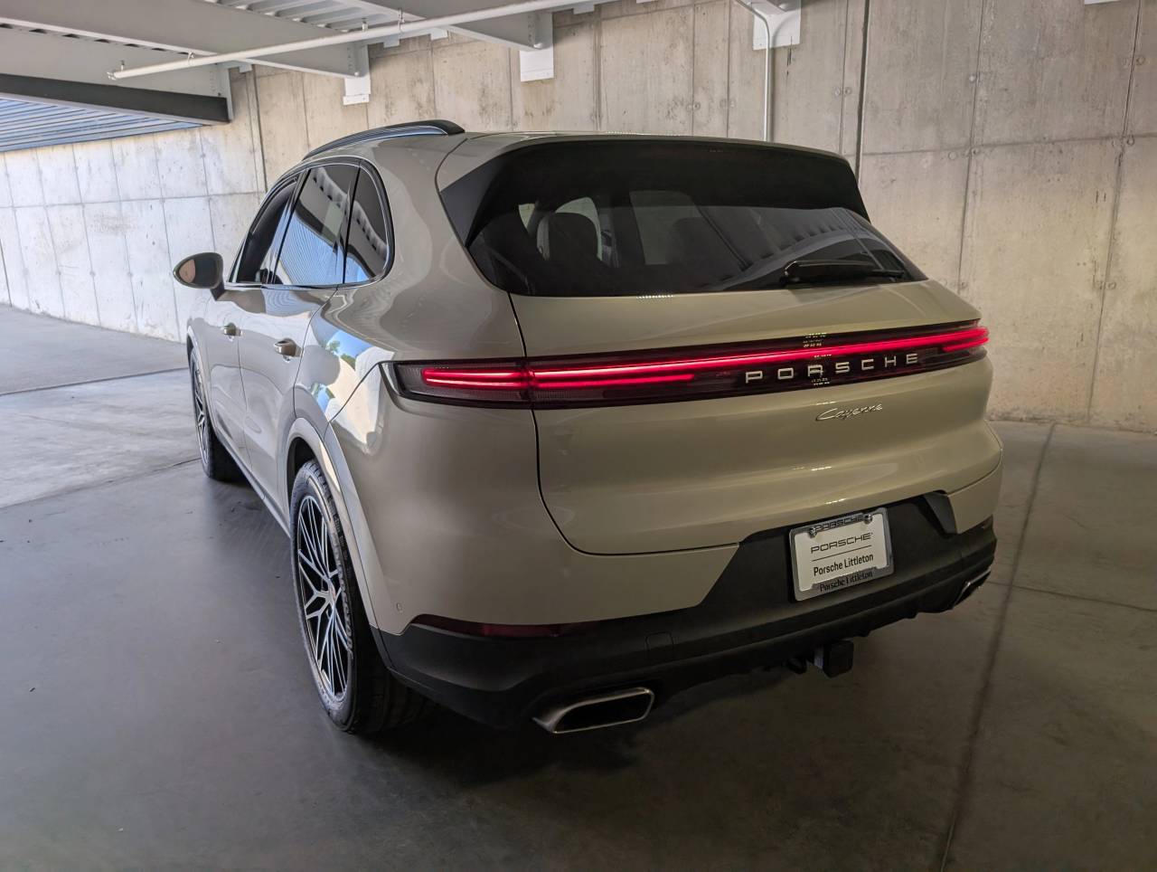 2025 Porsche Cayenne photo 3