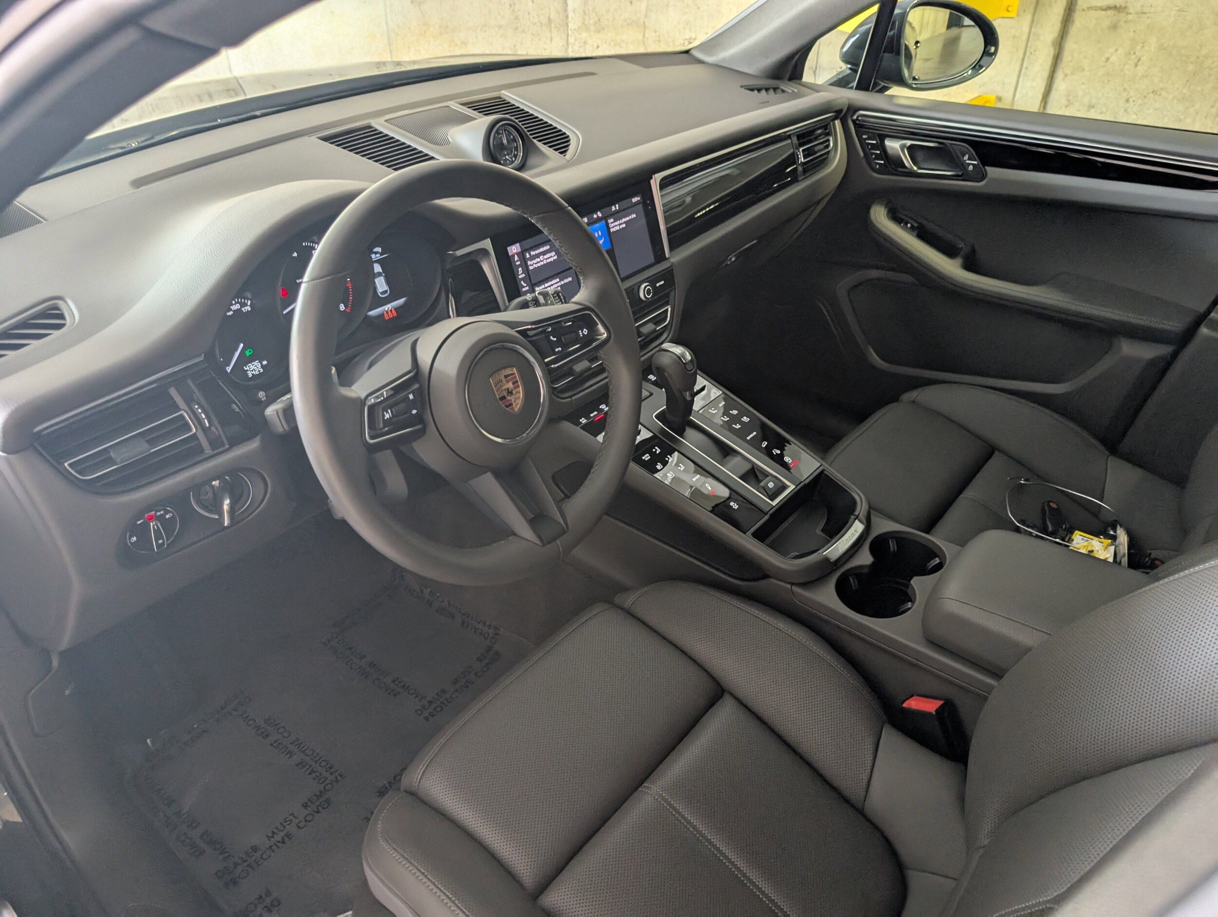 2025 Porsche Macan T photo 4