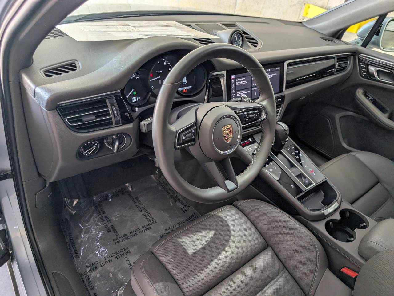 2025 Porsche Macan photo 4