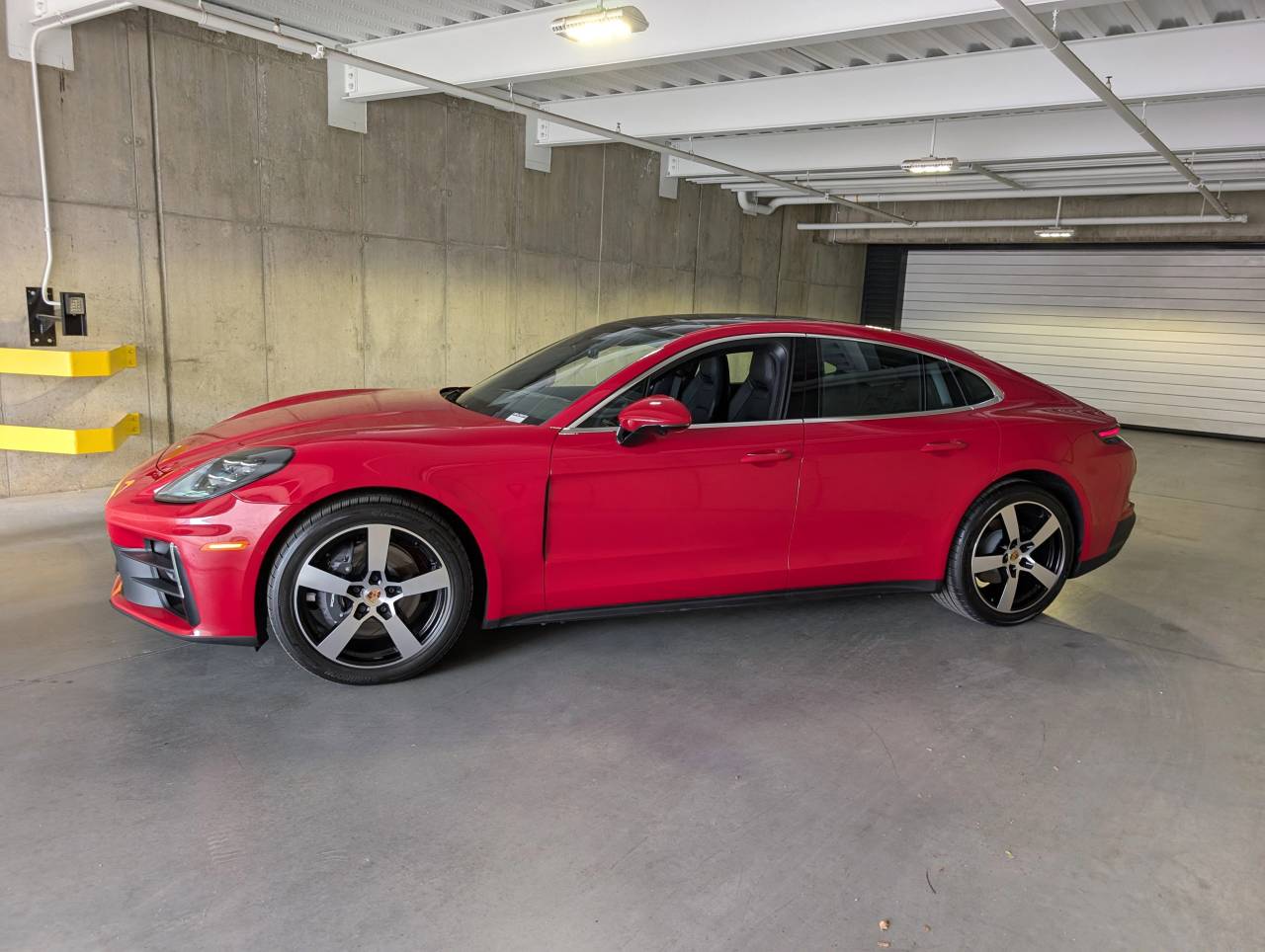 2025 Porsche Panamera 4 photo 2