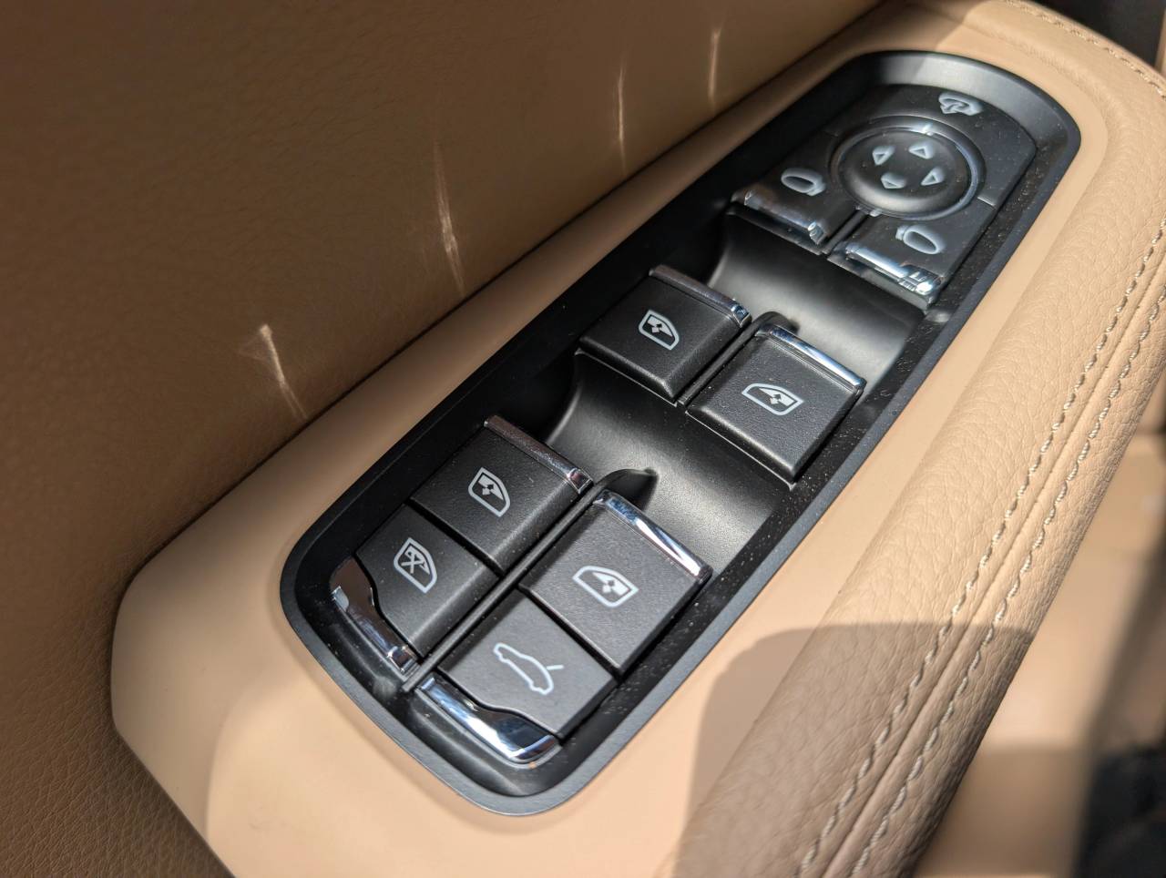 2025 Porsche Macan - Photo 19