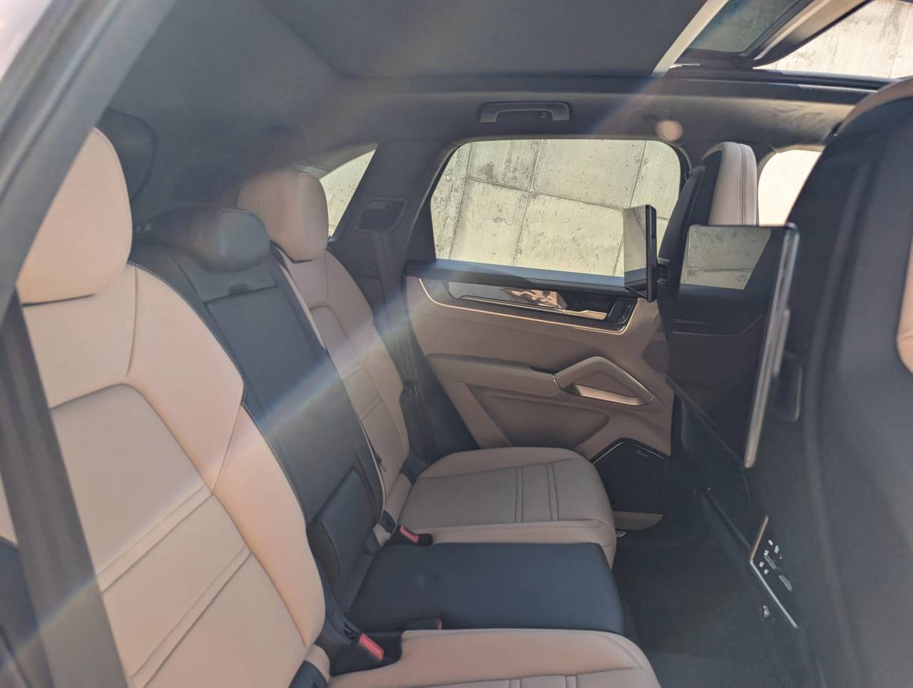 2025 Porsche Cayenne Turbo E-Hybrid - Photo 28