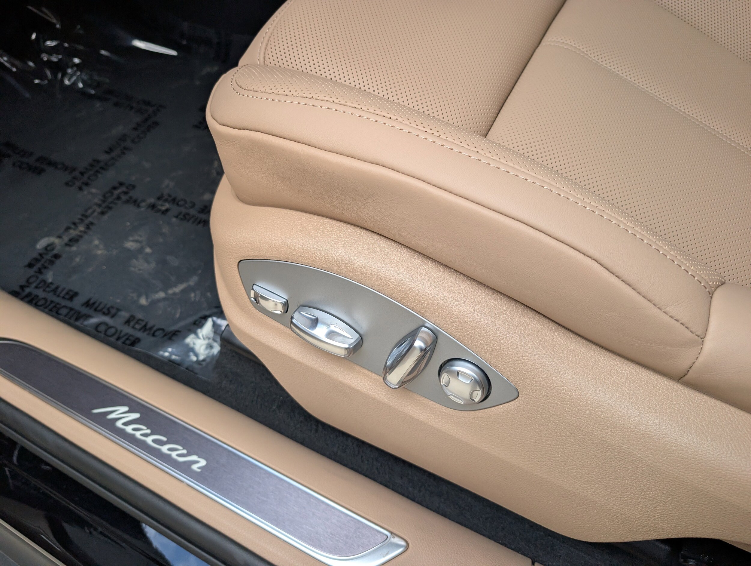 2025 Porsche Macan - Photo 22