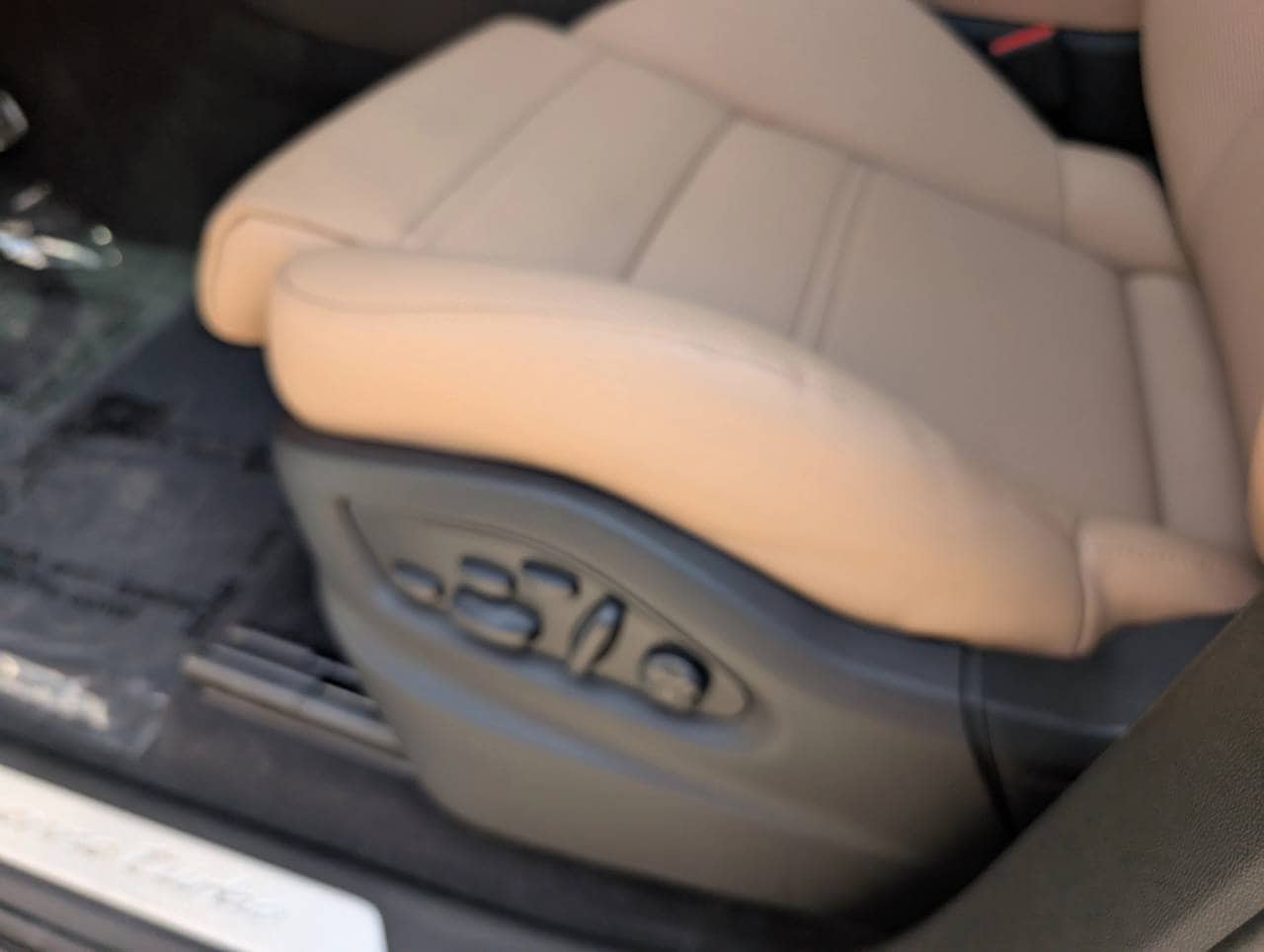 2025 Porsche Cayenne Turbo E-Hybrid - Photo 21