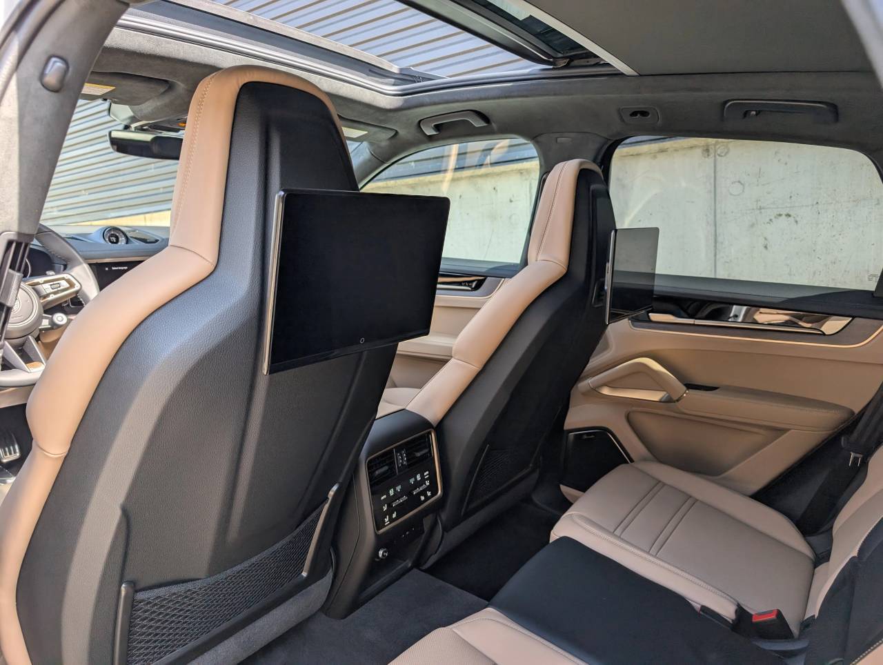 2025 Porsche Cayenne Turbo E-Hybrid - Photo 24