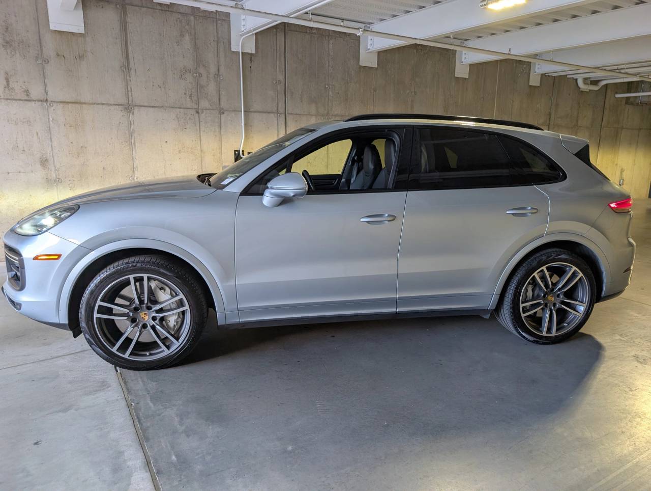 2020 Porsche Cayenne Turbo photo 2