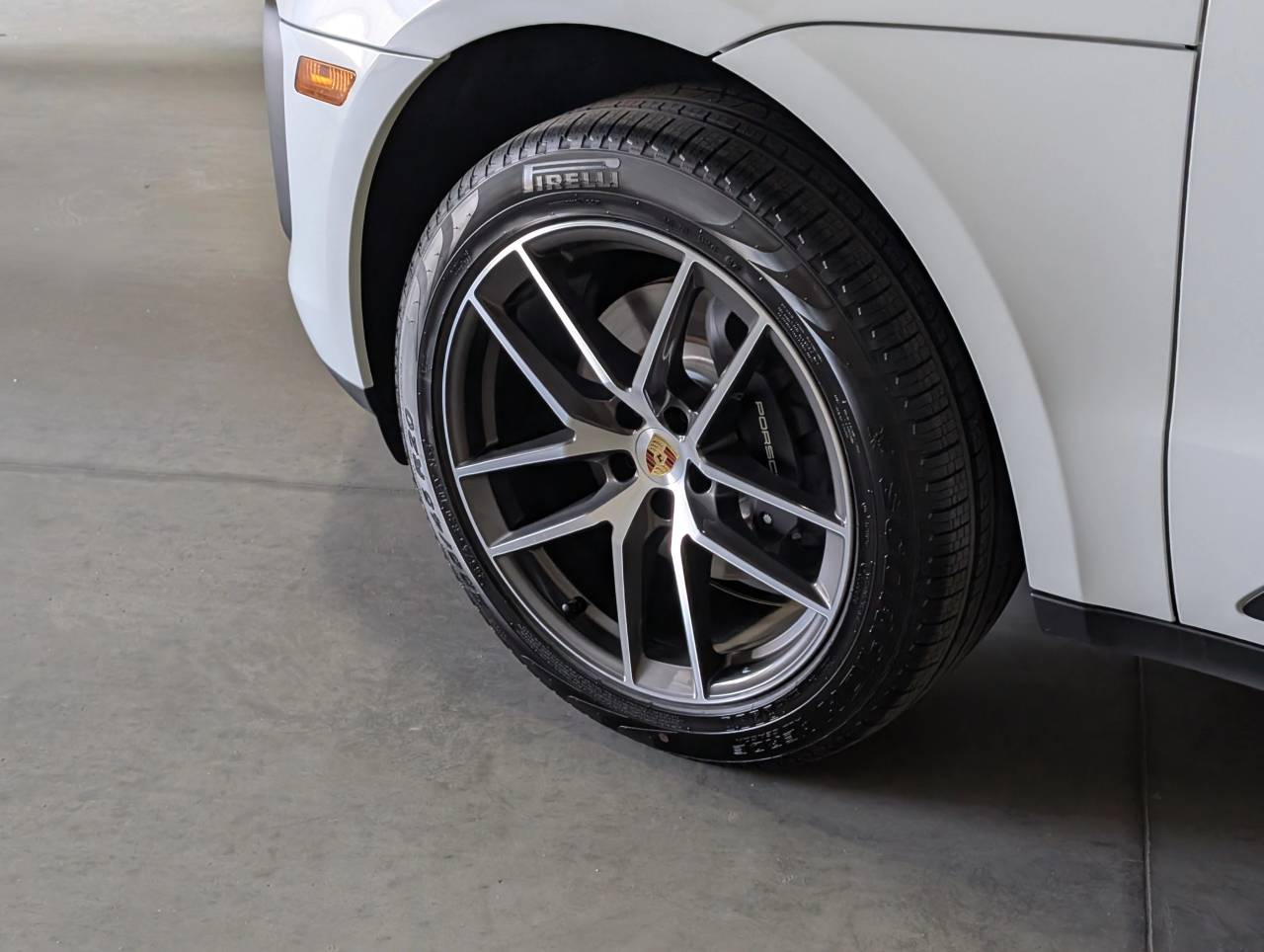 2025 Porsche Macan - Photo 17