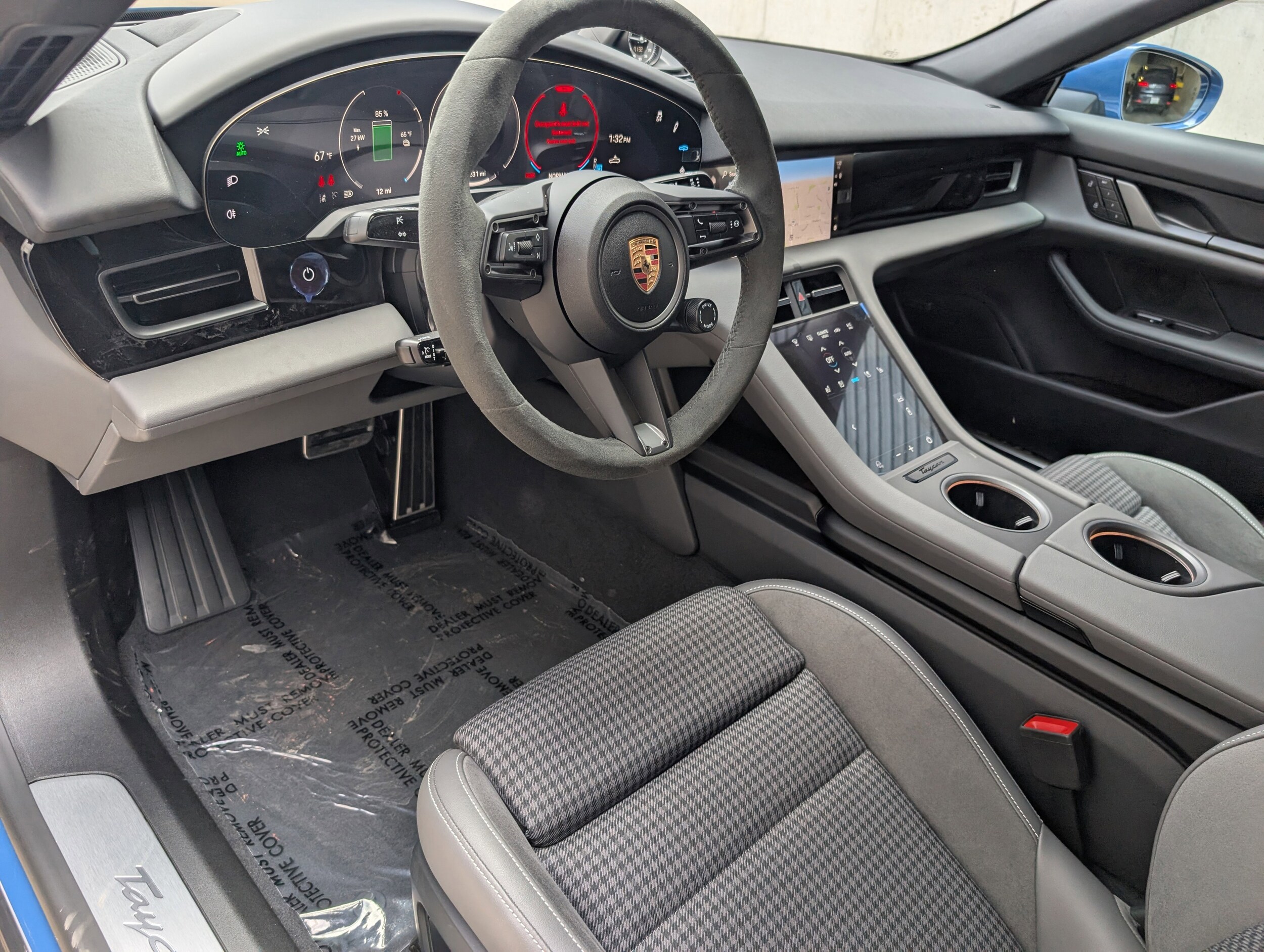 2025 Porsche Taycan 4 photo 4