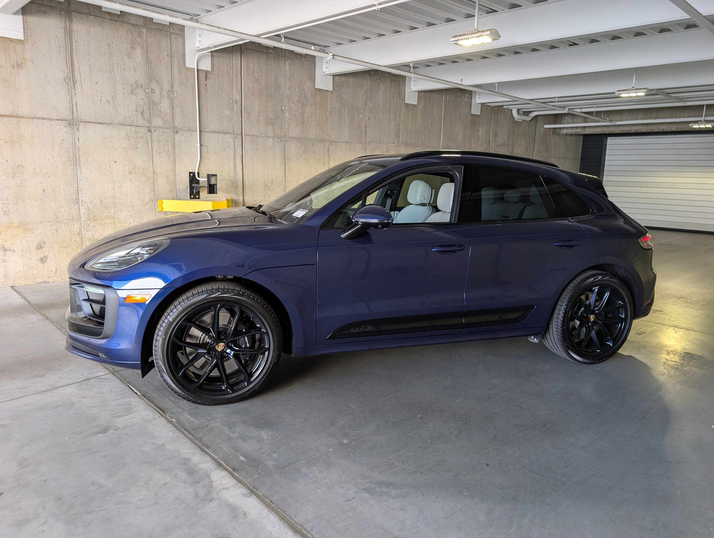 2026 Porsche Macan GTS photo 2