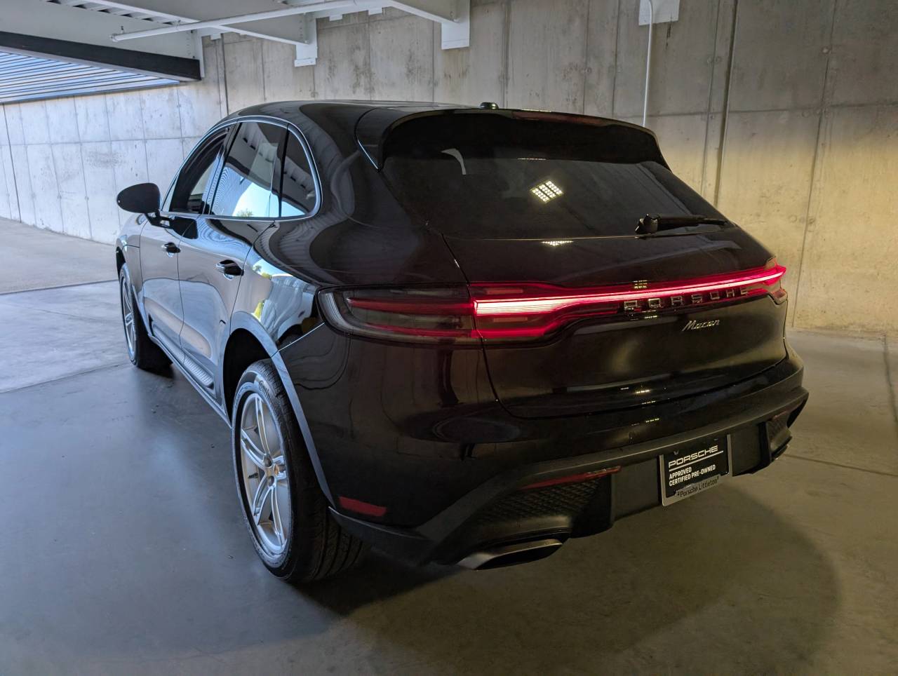 2025 Porsche Macan photo 3
