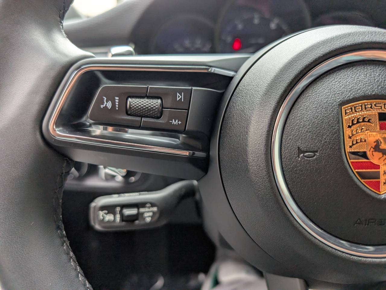 2025 Porsche Macan - Photo 24