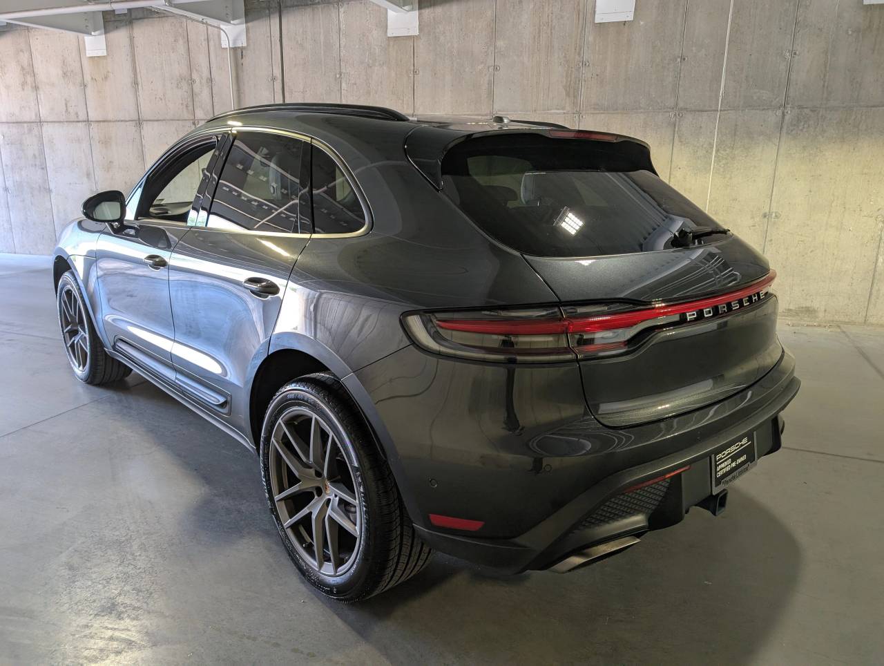 2022 Porsche Macan photo 3