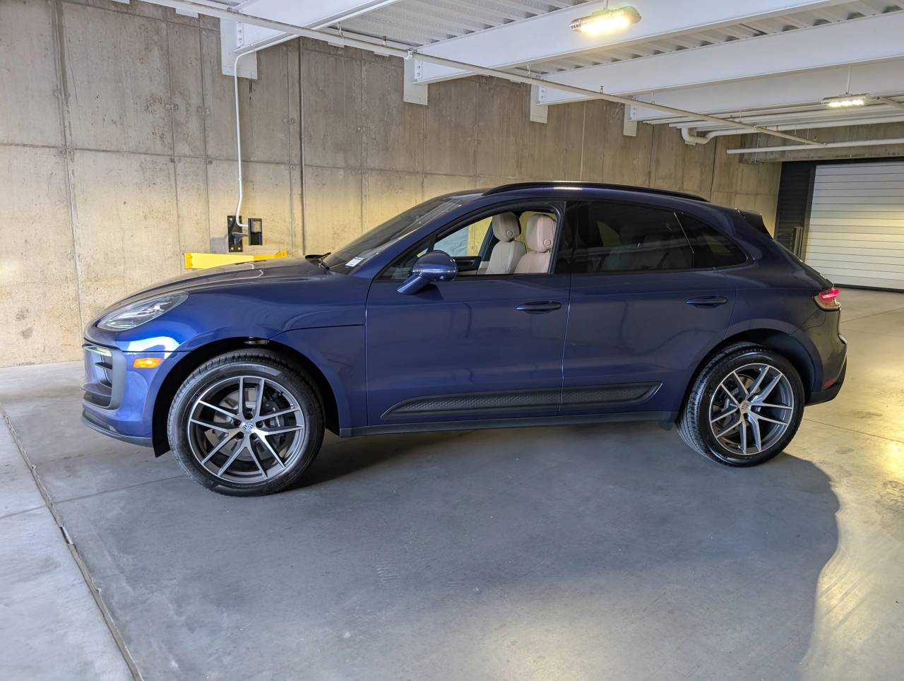 2026 Porsche Macan T photo 2