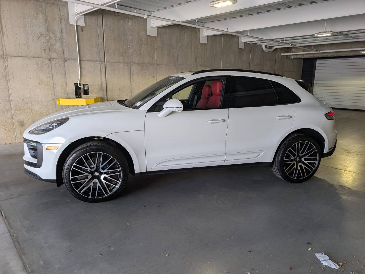 2025 Porsche Macan T photo 2