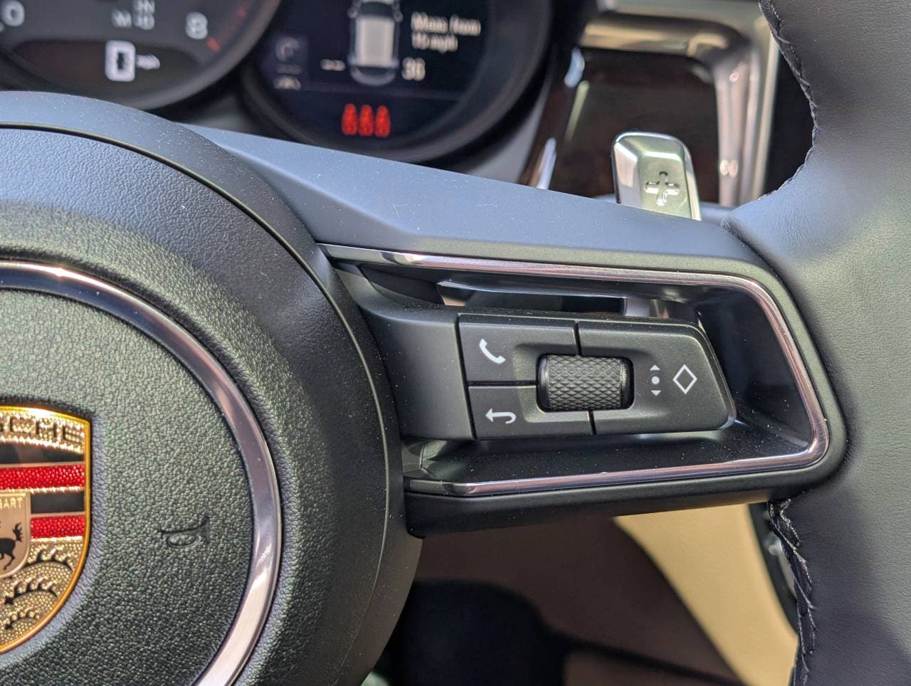 2025 Porsche Macan - Photo 31