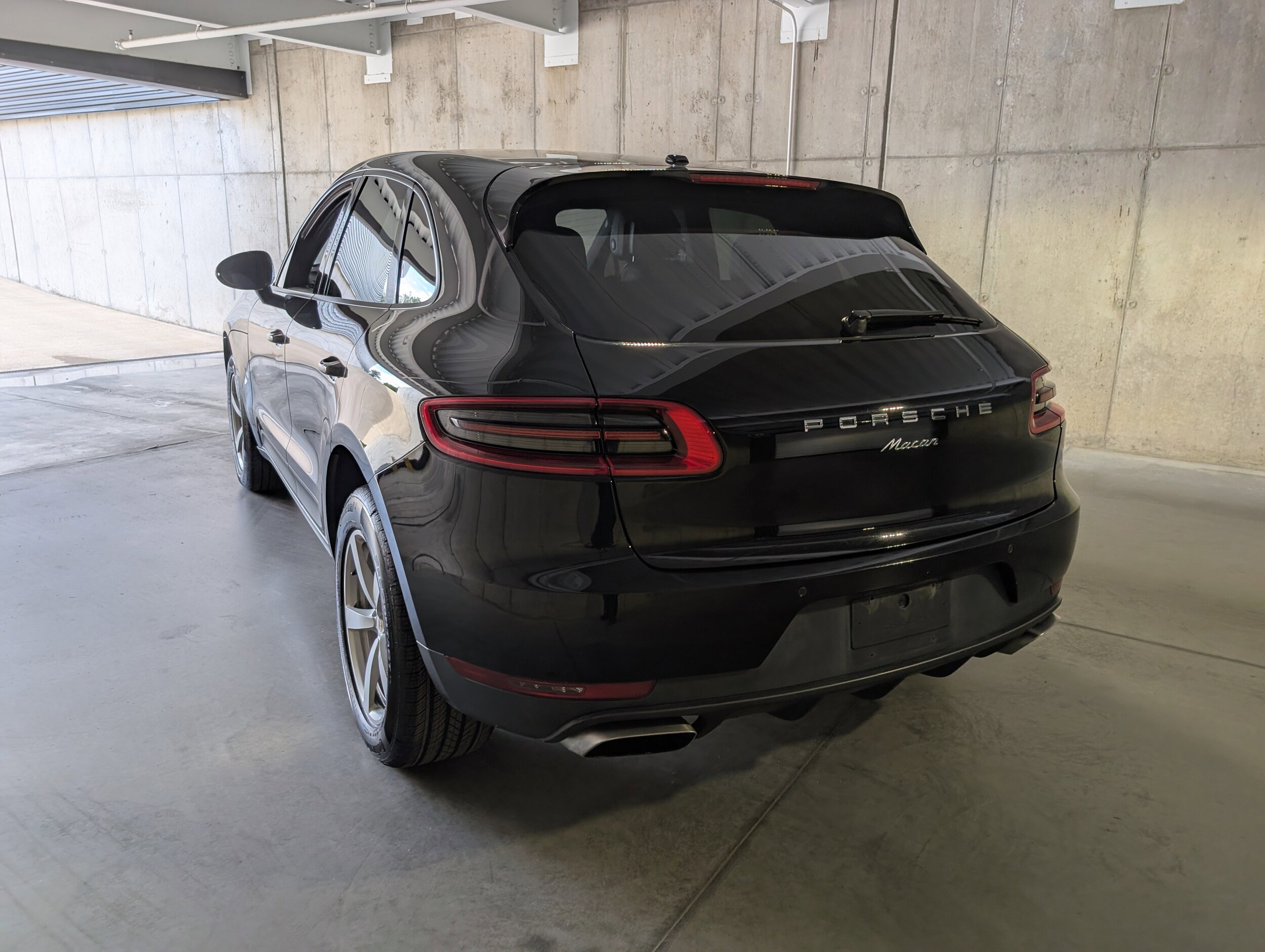 2018 Porsche Macan photo 2