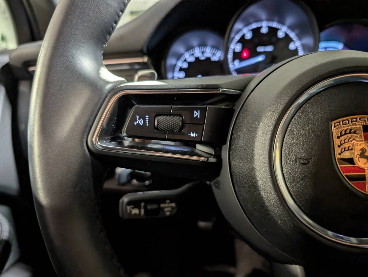 2025 Porsche Macan - Photo 31