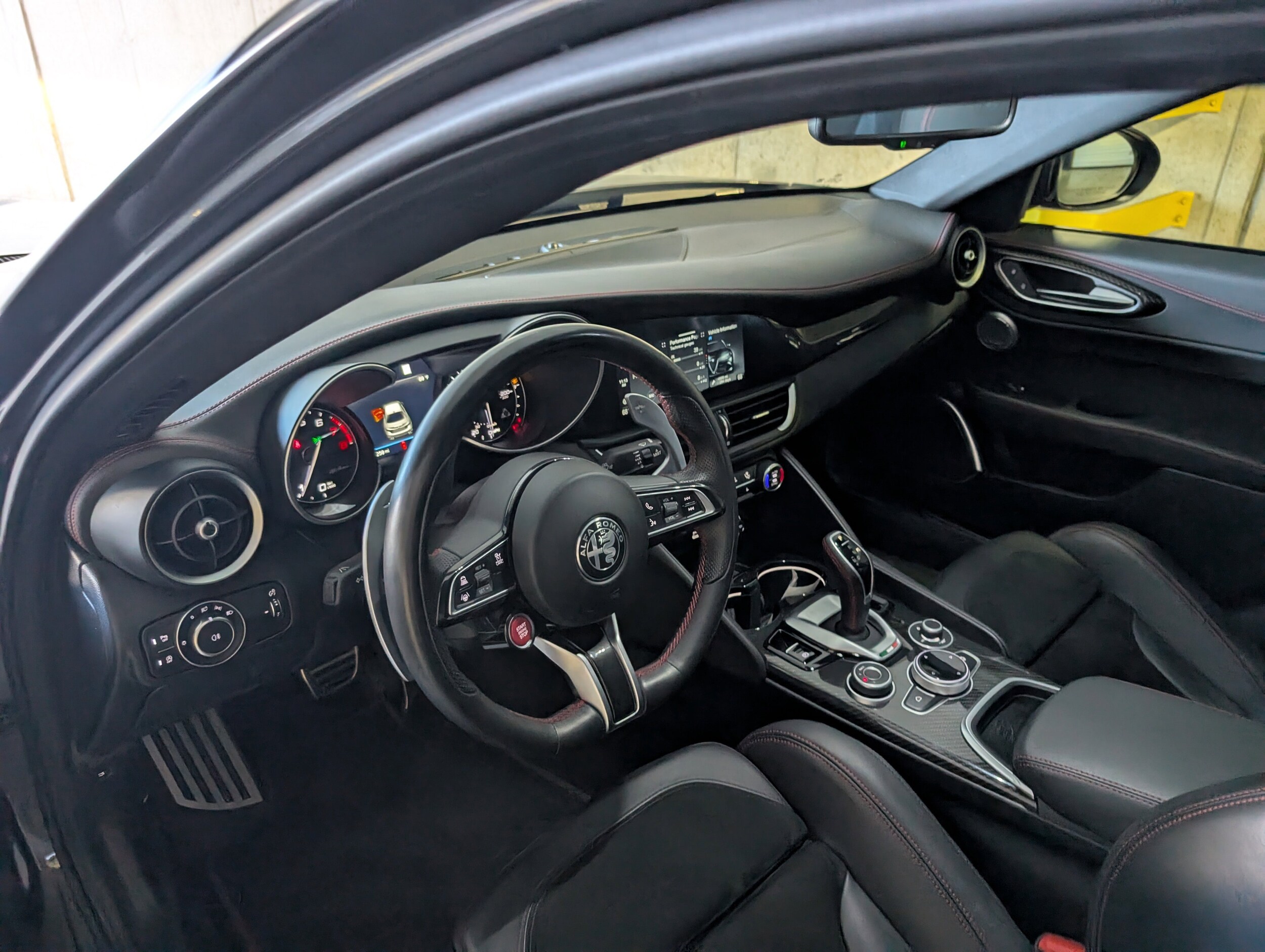2021 Alfa Romeo Giulia (952) QUADRIFOGLIO photo 4