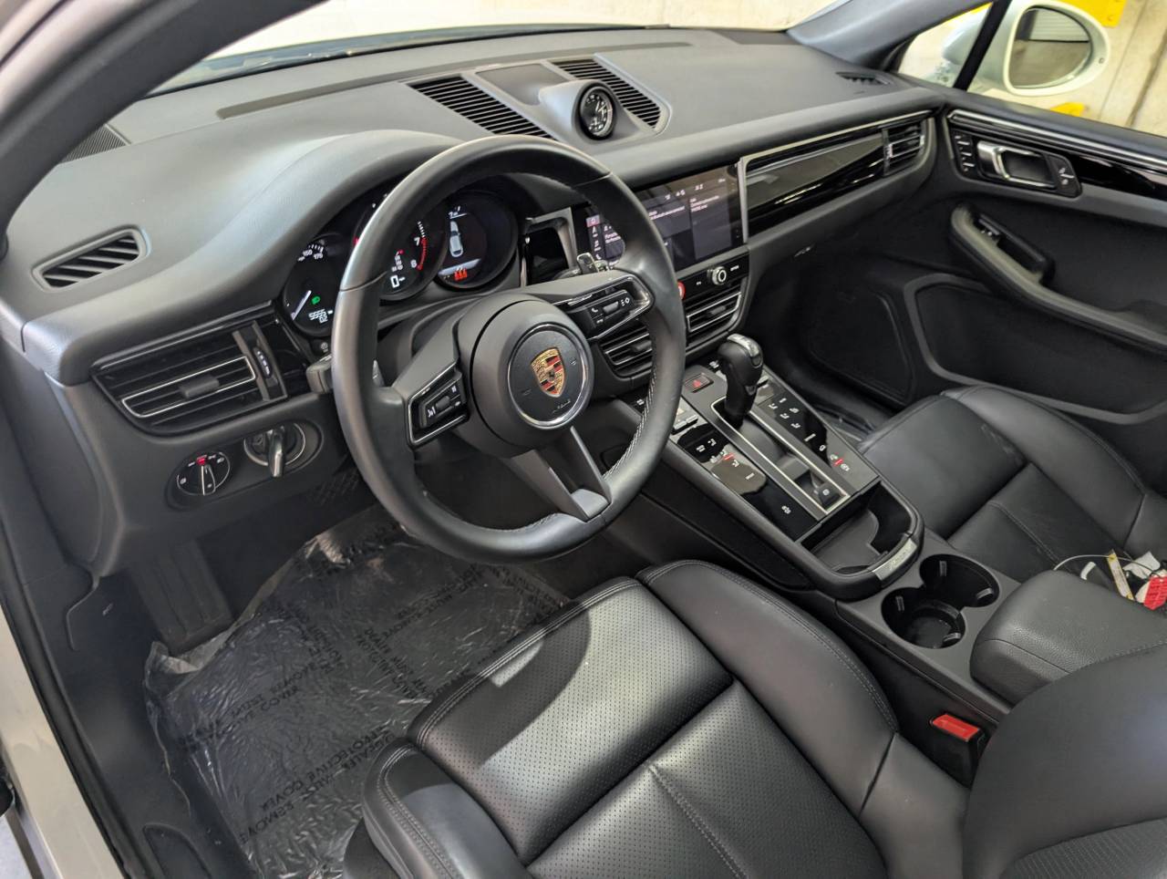 2025 Porsche Macan photo 4