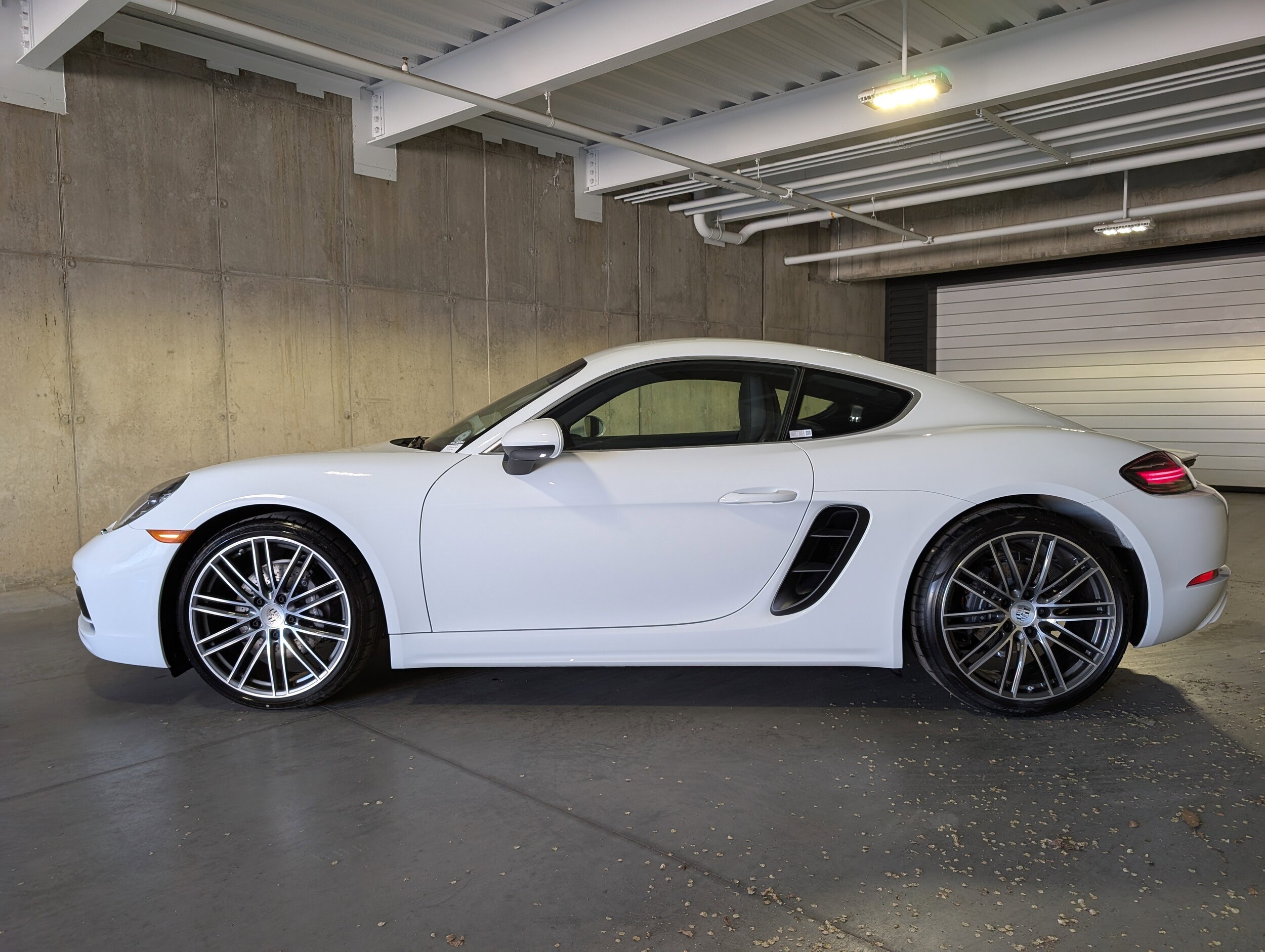 2025 Porsche Cayman photo 2