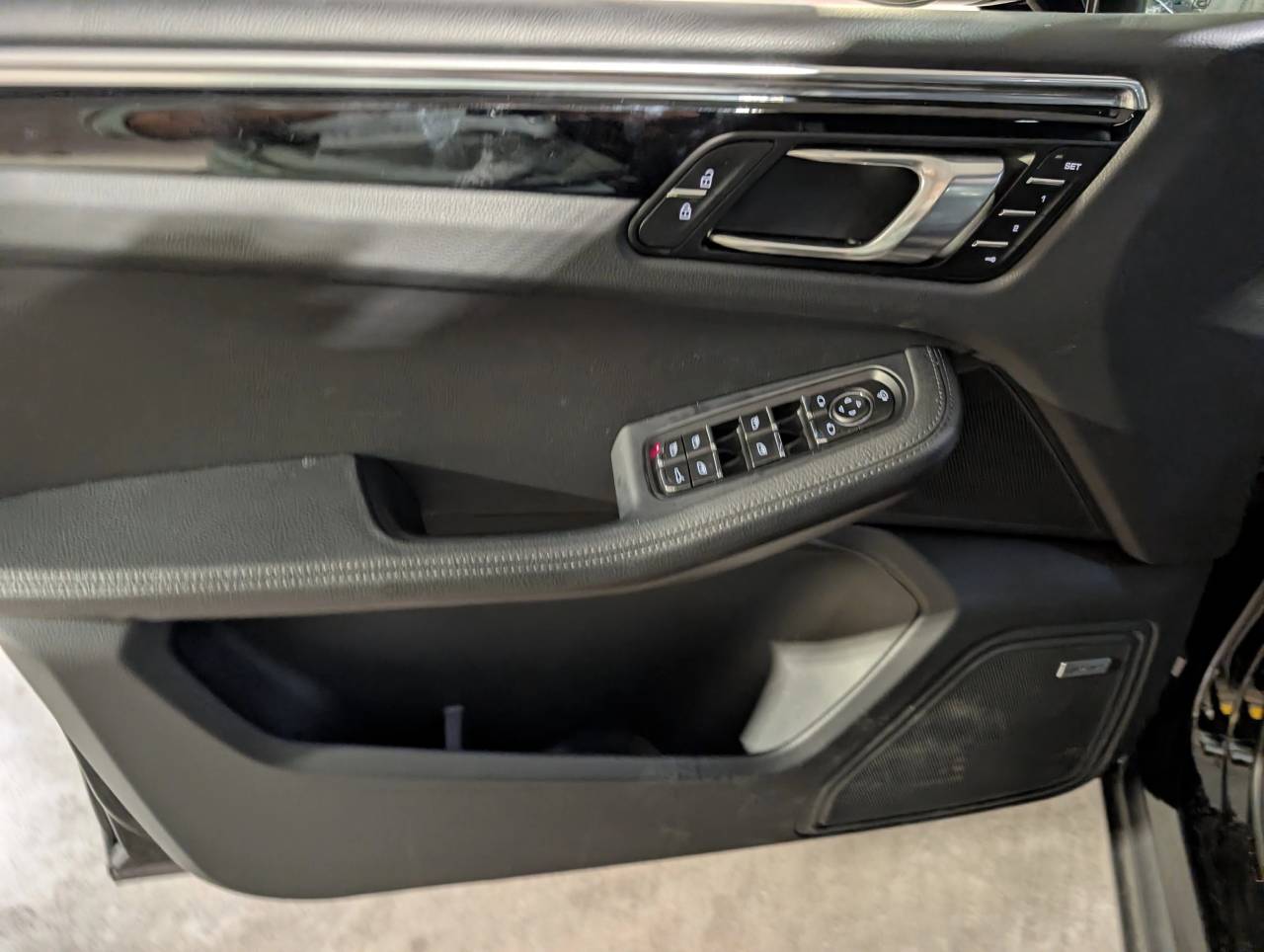 2025 Porsche Macan - Photo 17