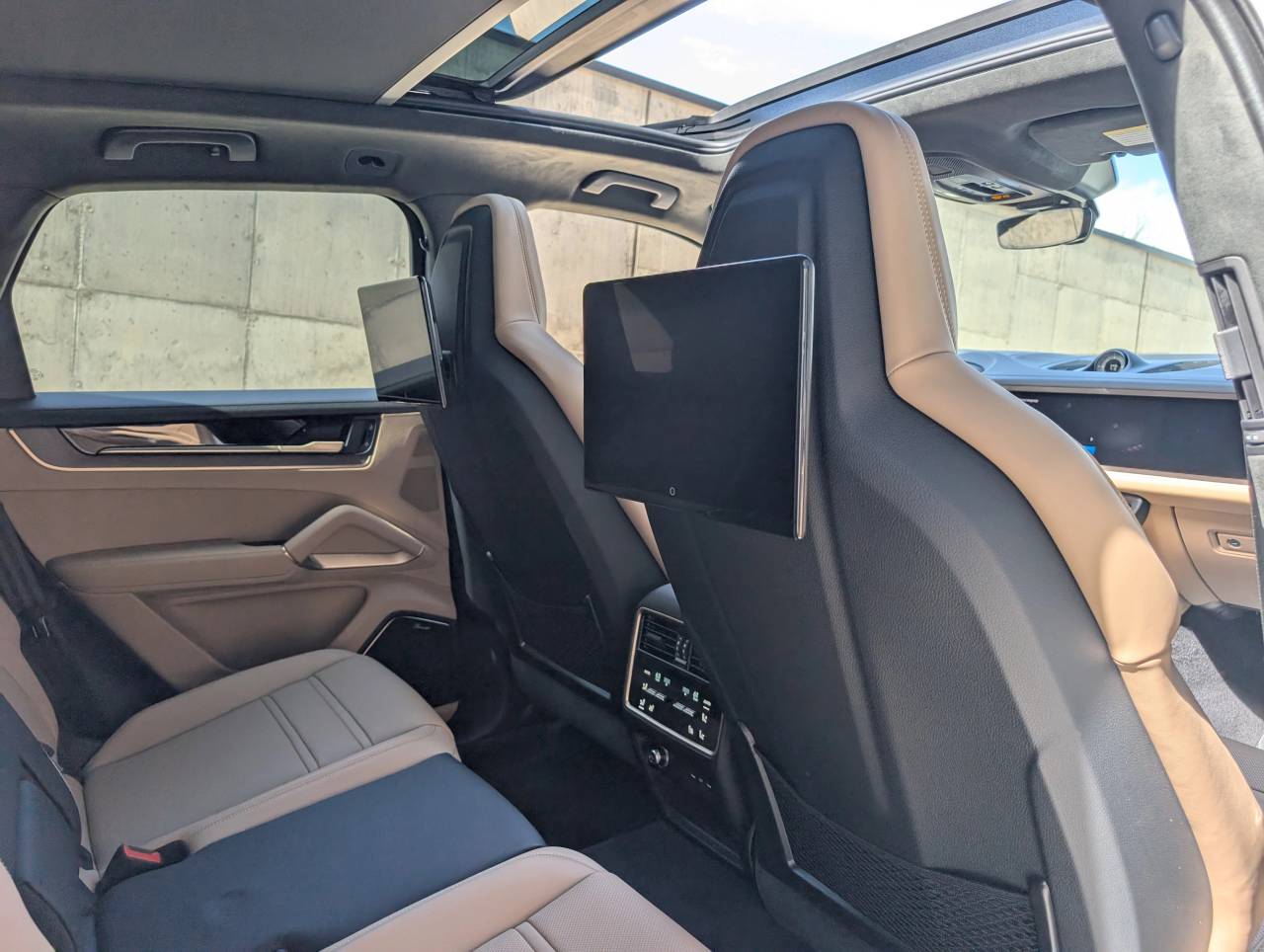 2025 Porsche Cayenne Turbo E-Hybrid - Photo 27
