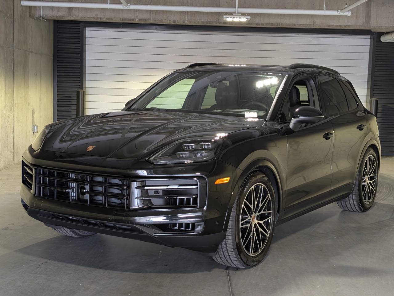 2025 Porsche Cayenne Base's photo