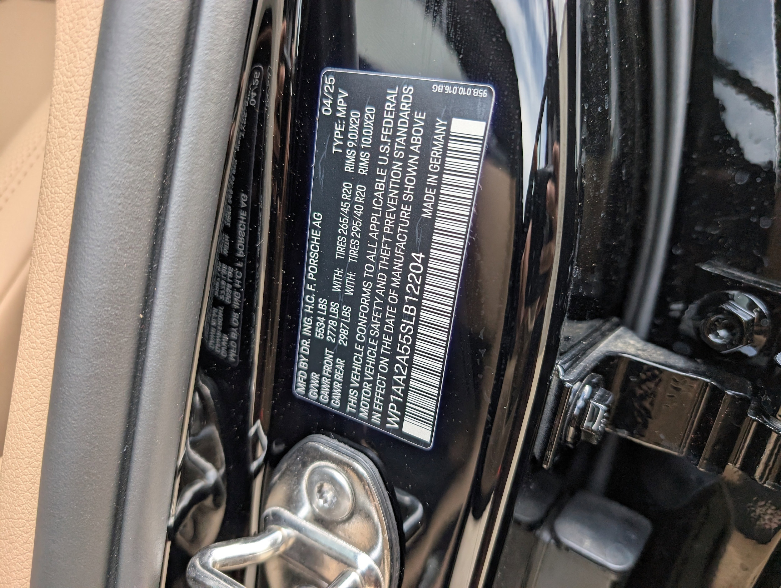 2025 Porsche Macan - Photo 37