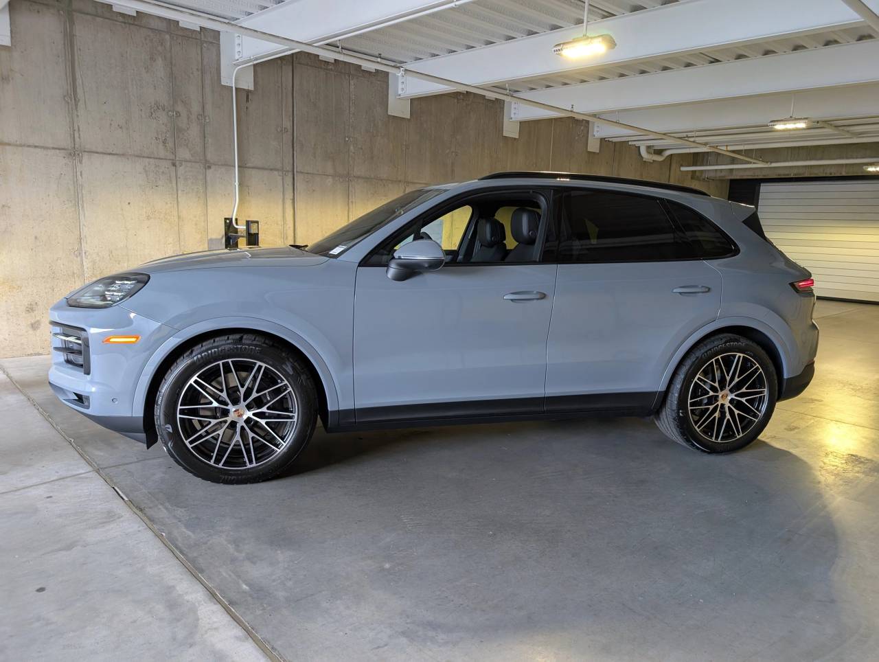 2026 Porsche Cayenne photo 2